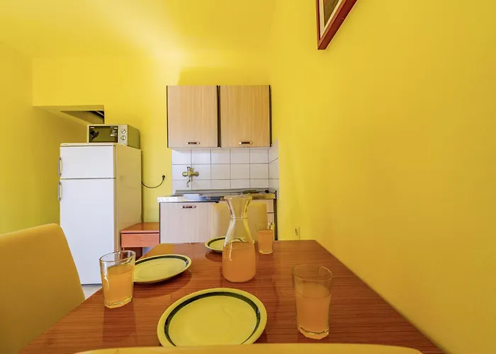 アパート 1 Bedroom In ポヴリャナ