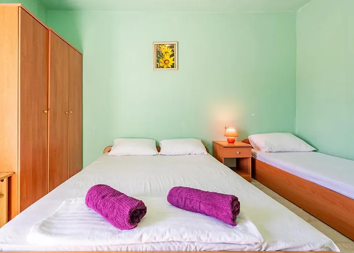 1 Bedroom In * Povljana